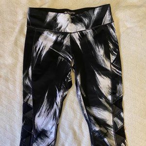 Ideology (WOMEN) Capri Active Leggings - MEDIUM
